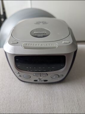 Philips Silver Portable CD Clock Radio with Repeat Alarm Button